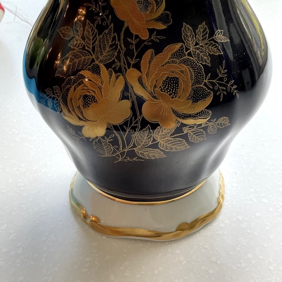 Weimar Echt Kobalt Katharina Large Porcelain Vase 10 Inches High - Picture 5 of 5